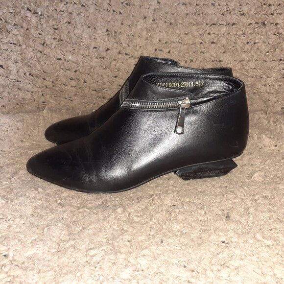 JADYROSE-Geometric Heel-Asymmetrical Zip-Black Leather Booties-Sz 7-Excellent - Picture 2 of 8